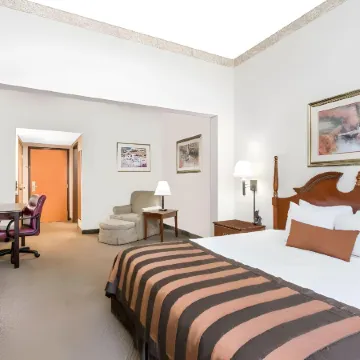 Comfort Inn & Suites Greenville Near East Carolina University