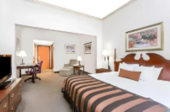 Comfort Inn & Suites Greenville Near East Carolina University