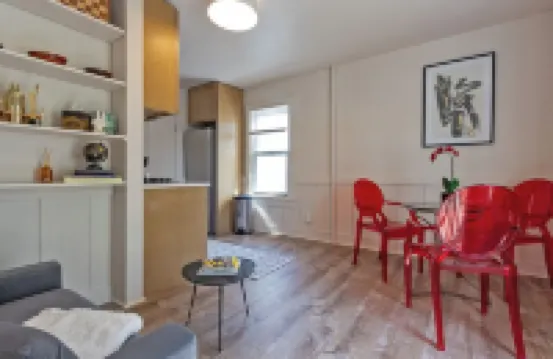 Colorful Modern Hideaway In Downtown Woodstock - AC & WiFi