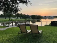 Private Gated Waterfront Lake Buchanan Home! Hot Tub, Dog Friendly, Fully Fenced ブキャナン・ダムのホテル