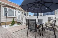 Walk 2 Beach with Towels & Linens, Coffee, BBQ Grill and AC