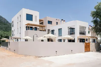 13 Keys Suites