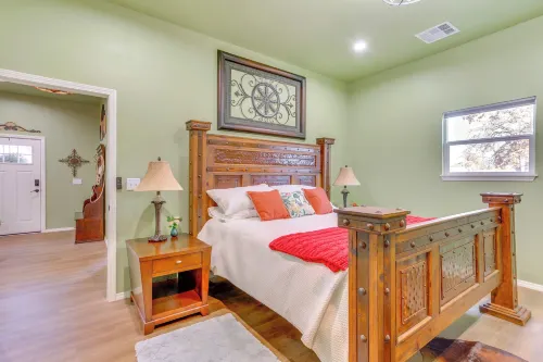 4 Mi to Lazy E Arena: Horse Lover's Haven w/ Grill - 2-Star