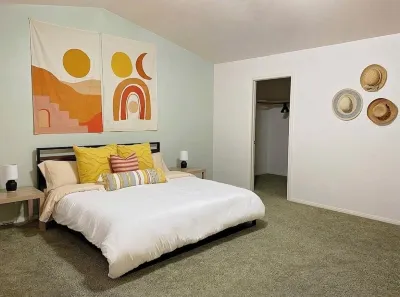 *RARE FIND* GREAT LOCATION*BREWSTER PARK*GAMEROOM* Hotels near Apple Valley Skate Park