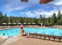 Cozy Cabin 5.5 Bedrooms, Forest/Mountain View 3 Decks 2 Masters Hot Tub 4200Sqft - 수영장