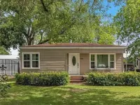 The Parson's Cottage - Charming, Cozy, Adorable! Hotels near Walgreens
