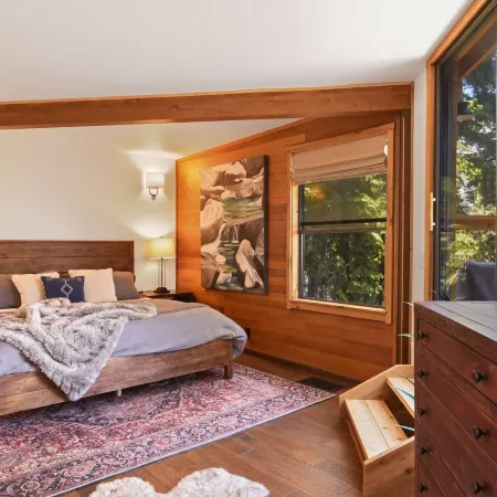 Snowshoe Cabin 3 Decks, BBQ & Hot Tub!