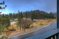 Ski In, Ski Out! 3 BDR Steps From Stagecoach Lift - Mountain view