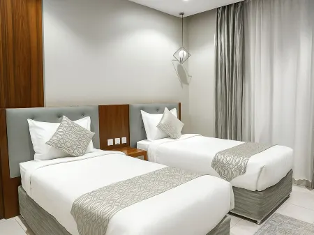 Al Alamein Suites Отели рядом с достопримечательностью «Tabuk Castle»