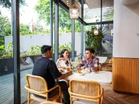 Artotel Casa Kuningan Hotels near Kuningan City