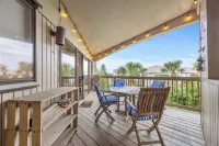 Treetop Beach Condo Sleeps 7!