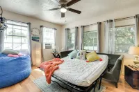 Bacliff Apartment w/ Hot Tub - 3 Mi to Boardwalk! - balcony
