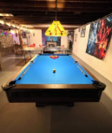 Perfect Summer Getaway- 2 Bed, Large Private Yard, Ravine Lot, Gameroom - 4 tähden