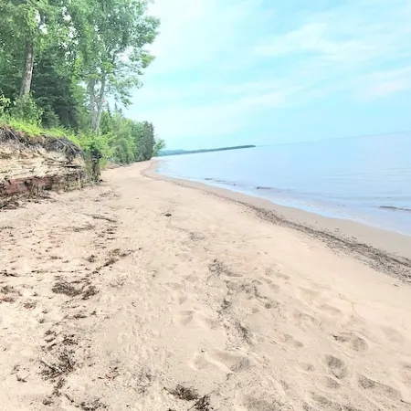 Serene Lake Superior Escape Beachfront Getaway or Snowy Ski Retreat
