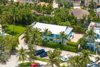 Steps to Juno Beach with Private Patio - Stylish Coastal Haven