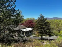 Nature Mountain Retreat with Outdoor Hot Tub and Sauna Spa Experience Hotels in Hurley