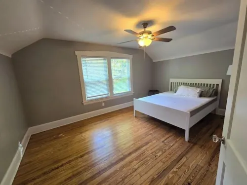 Remodeled bungalow with 1st flr bedrooms!