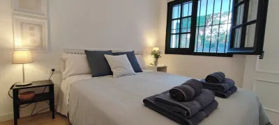 Apartment with sea views and private pool Hotels near Llança