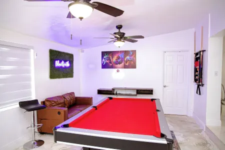 Cozy Villa Near Hard Rock Stadium