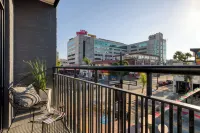 Downtown Designer Apartments by Uliv