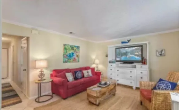 2Bed + 2Bath Blocks from the Beach