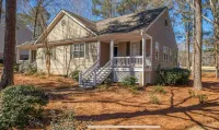 New Charming 2-bedroom place in Great Waters!