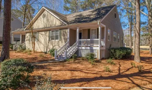 New Charming 2-bedroom place in Great Waters!