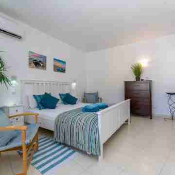 Schönes Apartment 250 zum Strand, Mitten in Carvoeiro Rooms