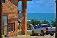 Luxurious beach house with pool, seafront terrace. 베베리베 호텔