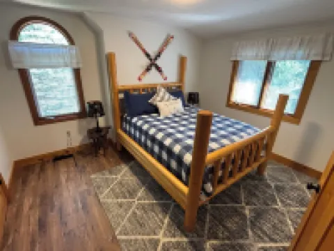 Willy T's Crystal Mountain Ski & Golf Cottage