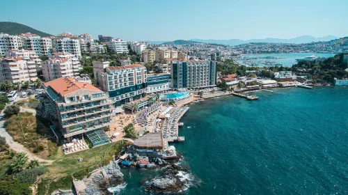 Charisma de Luxe Hotel فنادق في Bayraklidede Mahallesi