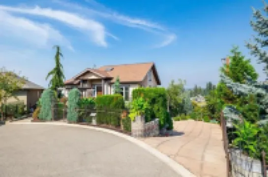 Serene Lake & Mountain View Retreat in Kettle Valley"