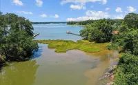 Charming Pet Friendly 4-bedroom river view home with grill, in lovely Weems! - 4-Star