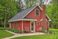 Secluded Birnamwood Cottage w/ Deck & River Views! - Pet friendly