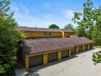 Trout Creek Resort/Golf/Pool/Hot Tub/Sauna/Pet Friendly Hotels in Pleasantview Township