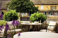 House of George W Davies Hotels in Broadway