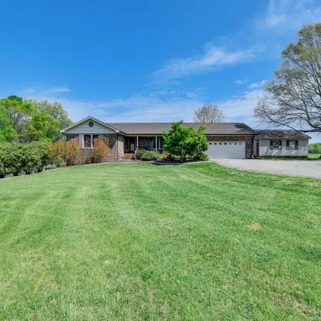 Spacious Mount Pleasant Home w/ Grill & Yard!