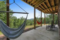 Spacious cabin with breathtaking mountain view! Pet Friendly!