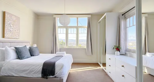 StayAU 2BR Home w/ Stunning Views in Tasmania