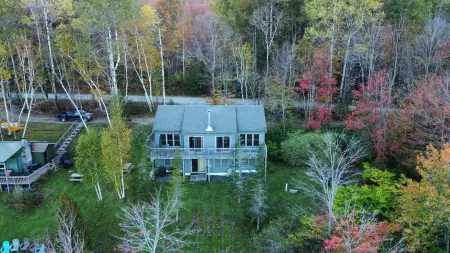 Picturesque 3-bedroom lake house with WiFi in charming Mt Holly, Okemo Mountain