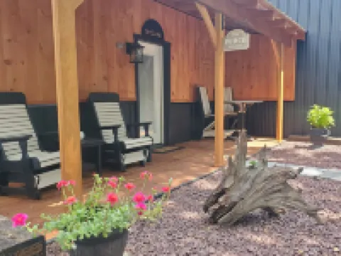 Air Hill Haven- Quiet peaceful secluded apartment
