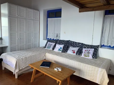 Greek house, south/west sea view, Palio Klima hamlet