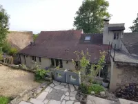 Charming and natural house โรงแรมในซ็องลิส