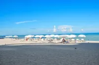 TRUMP Beach Resort - Stunning Beach Front