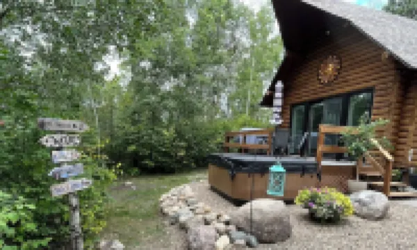 Sand Lake Log Cabin with Hot Tub Hotels in 