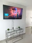 Chic Apt with Pool near Nightlife & Supermarkets โรงแรมใน