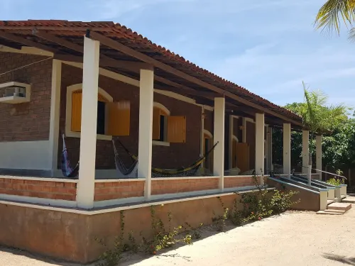 HOUSE OF THE FAMILY WANTED, BETWEEN THE RIVER AND THE SEA