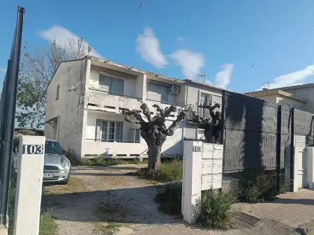 Appartement a 50 m de la Mer, Lumineux, Près Commodités