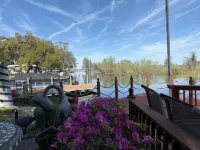 The Bamboo house on the lake Hotels in Hernando