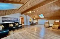 Family apartment with two separate bedrooms and unobstructed Zugspitze views